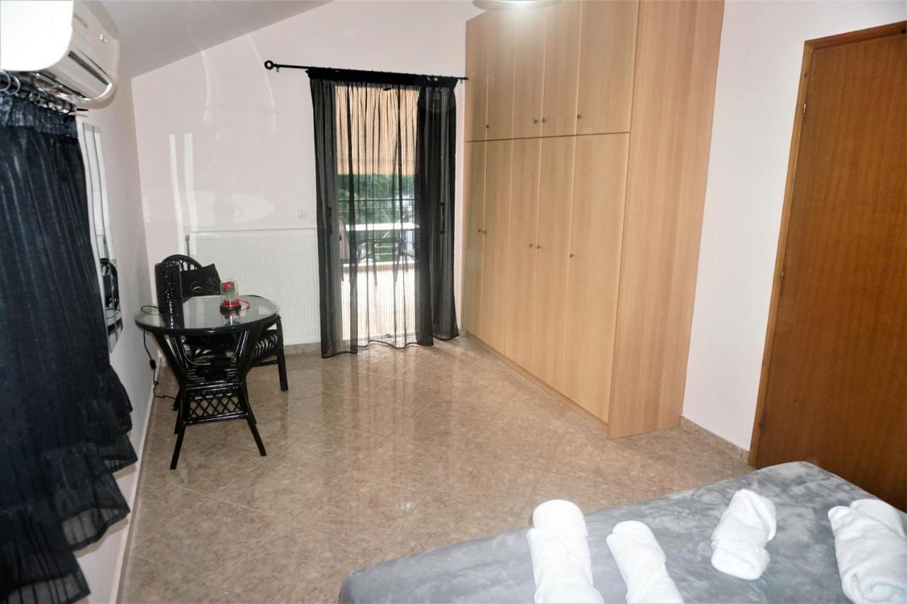 Lasithiotakis Apartments 포로스 외부 사진